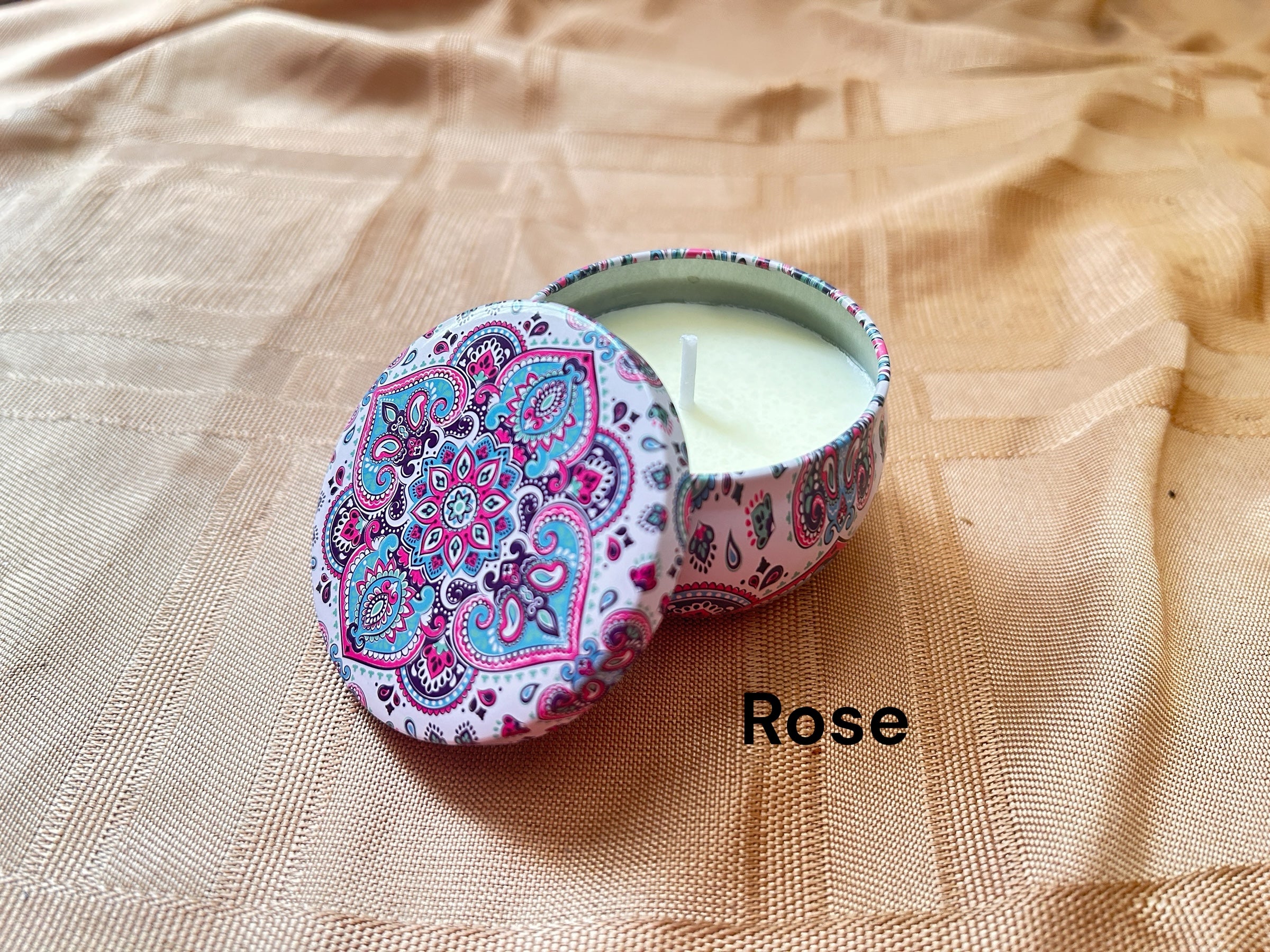 Rose scented mosaic candle encassed in a stunning vibrant tin. It blends striking visual artistry with a premium fragrance experience! 